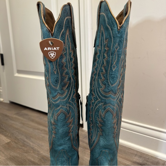 Ariat Casanova Western Leather Cowboy Boots in Blue - Picture 9 of 16